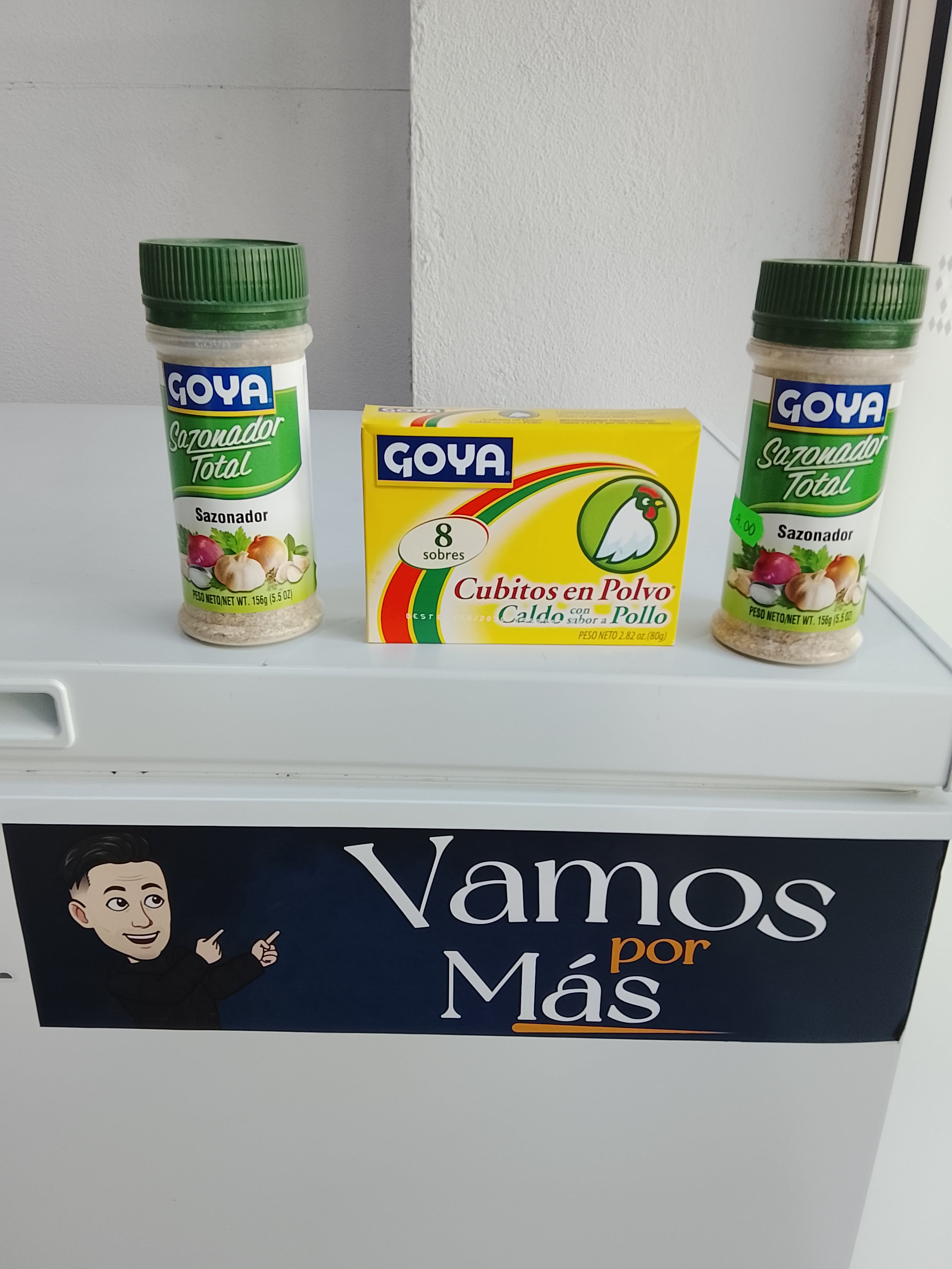 Sazonador Total Goya 4 €.  Cubitos 3.25 €